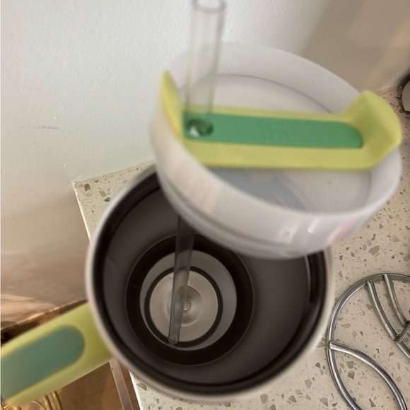 Stanley Quencher H2.0 FlowState Tumbler 40oz (Citron) - Picture 6 of 6